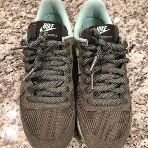 NIKE Internationalist Sneaker